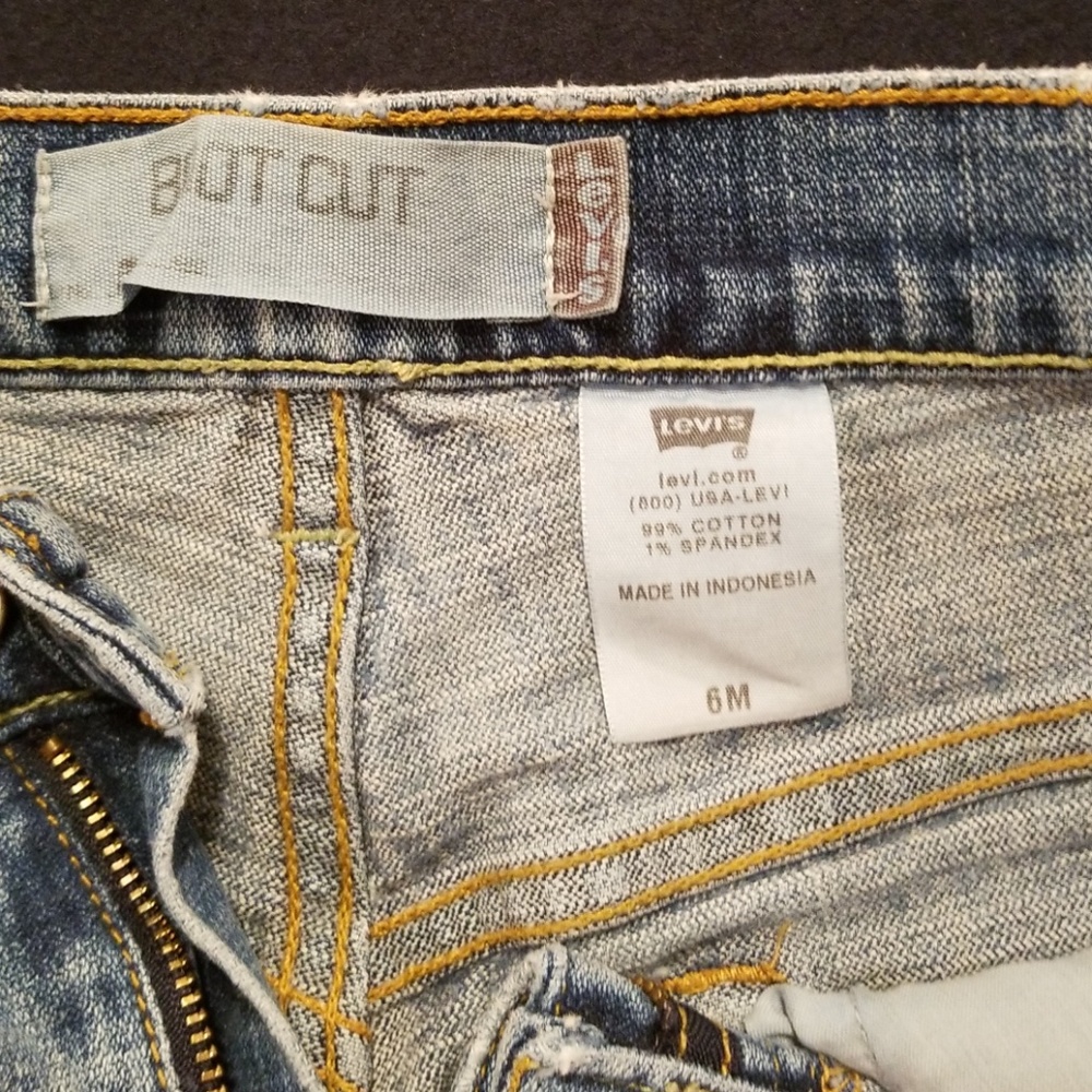 Distressed Levi's - Picture 3 of 3